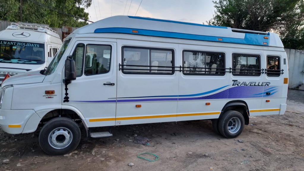 Best 25 Seater Tempo Traveller in Varanasi